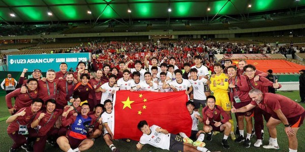 爱游戏体育官方入口-U23国足更衣室狂欢庆祝，主帅安东尼奥：先享受今天再考虑日本，我们会和他们战斗到底
