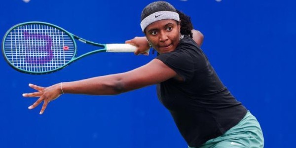 双巴大战来了！莱巴金娜逆转佩古拉，萨巴伦卡两盘绝杀美国黑马