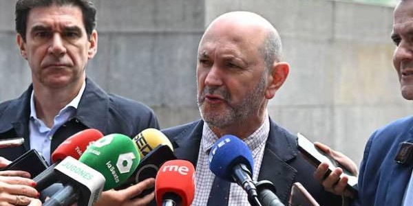 爱游戏体育-西足协主席谈弗洛伦蒂诺言论：我们相信裁判，不会卷入争议